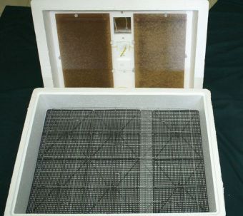 Автоматический инкубатор ИБ3НБ на 104 яйца с терморегуляторами 220В и 12В (с электроприводом ЭП-1СТ)
